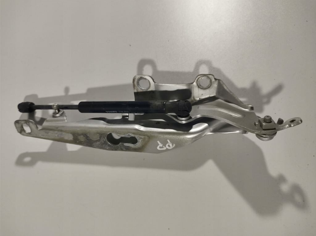 фото №13, Volvo v70 15r- петля капот правий