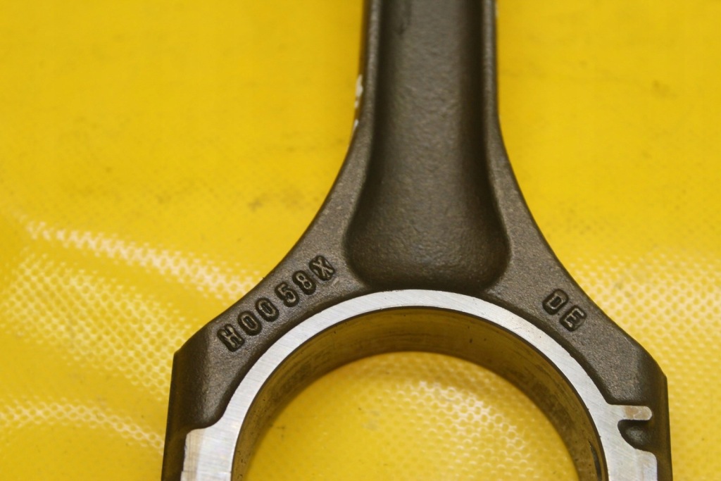 Поршень шатун phaeton 3,2 fsi bkl 84l88 021e Недорого