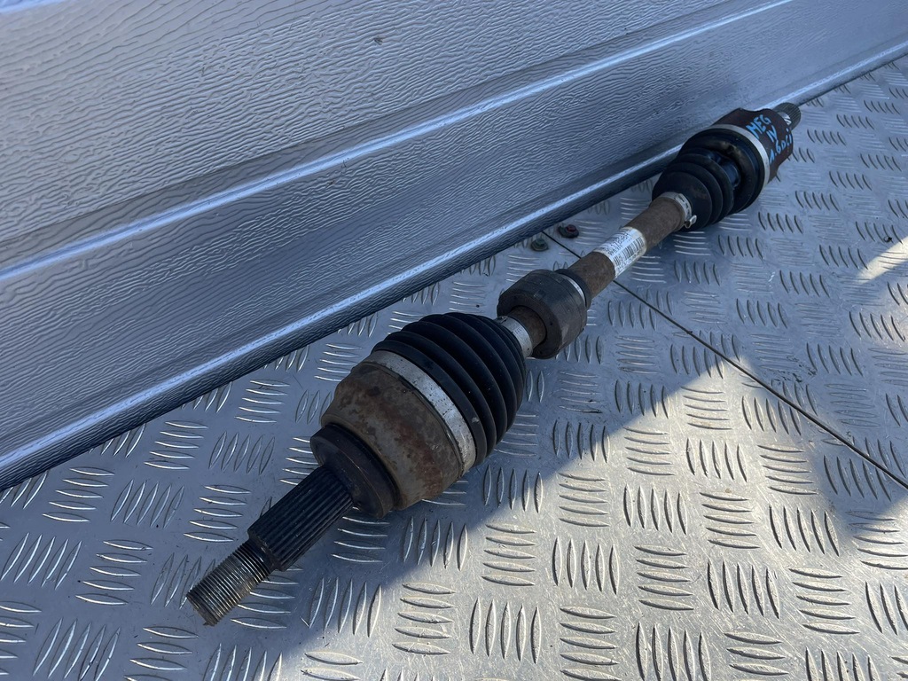 фото №1, Renault megane iv приводной вал левая перед 1.6_dci