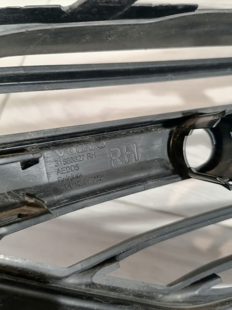 фото №8, Volvo s60 v60 решётка правый перед 31688827