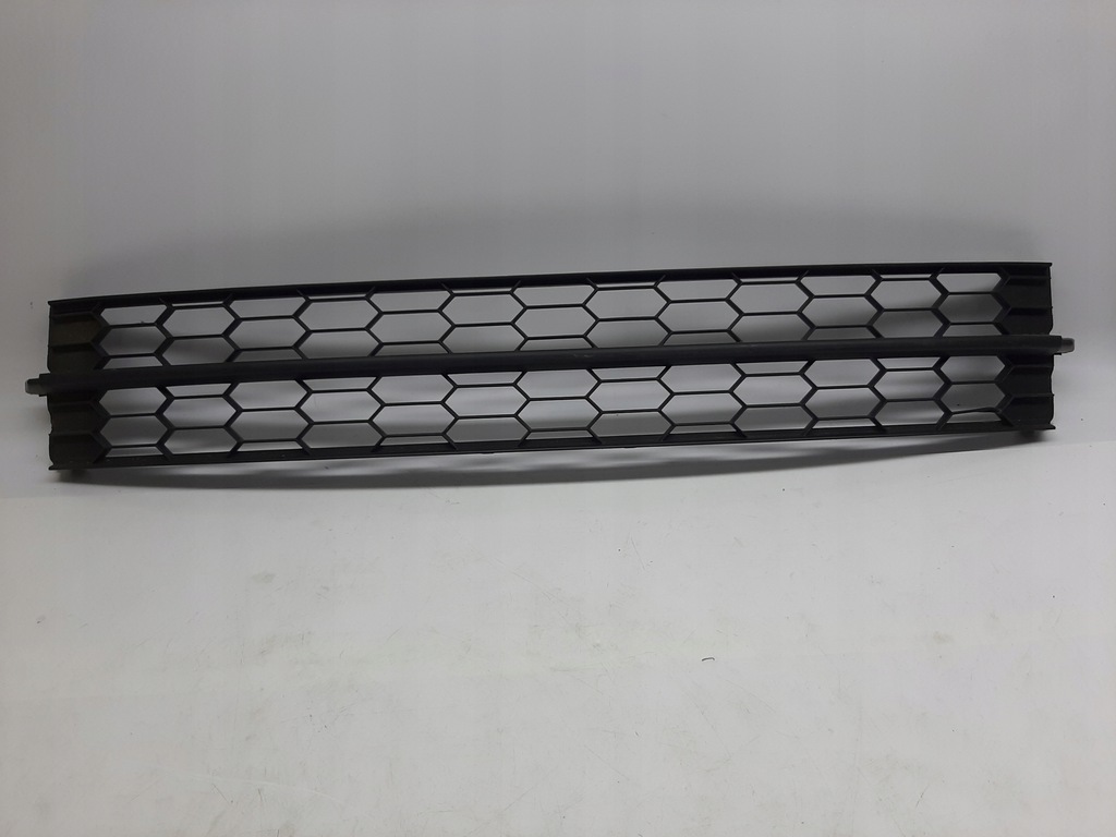 фото №1, Skoda rapid решётка радиатора бампера середина 5ja853677