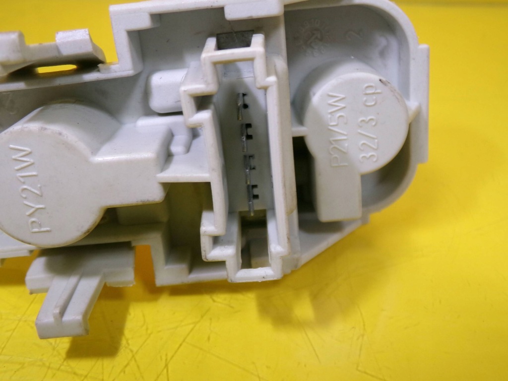 Вкладиш лампи правий задній mercedes-benz b w245 a1698200377 nr272 Зі Шроту