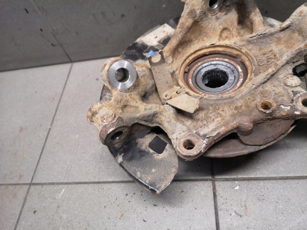 Поворотный кулак правый задняя vw touareg 5.0 tdi 7l0505436b с Разборки