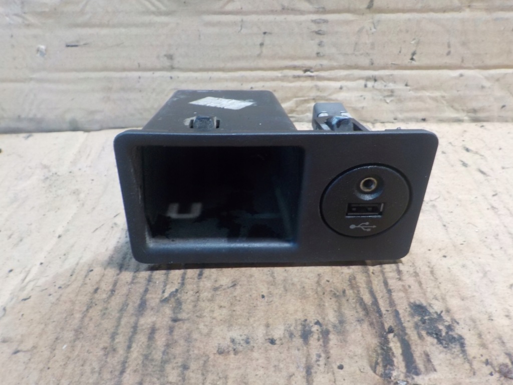 фото №1, Разъём usb, nissan cabstar 2015r 136km 2.5d