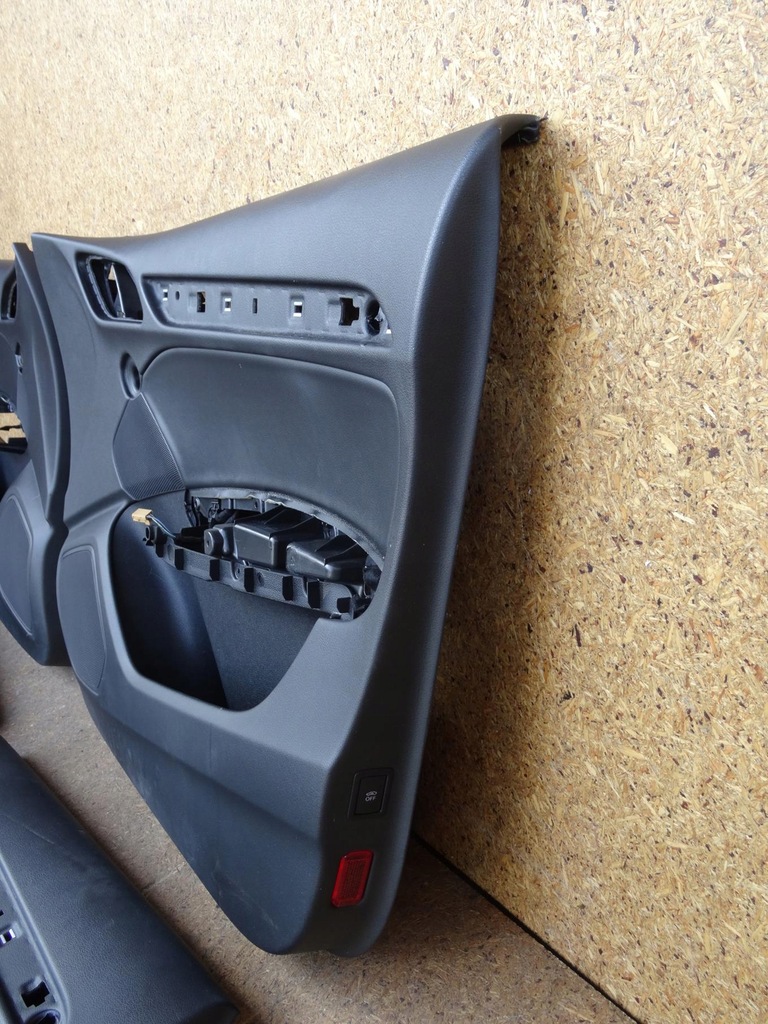 фото №16, Audi q3 8u s-line 11-18 обивка сиденья полная кожа заднее сиденье спинка подогрев