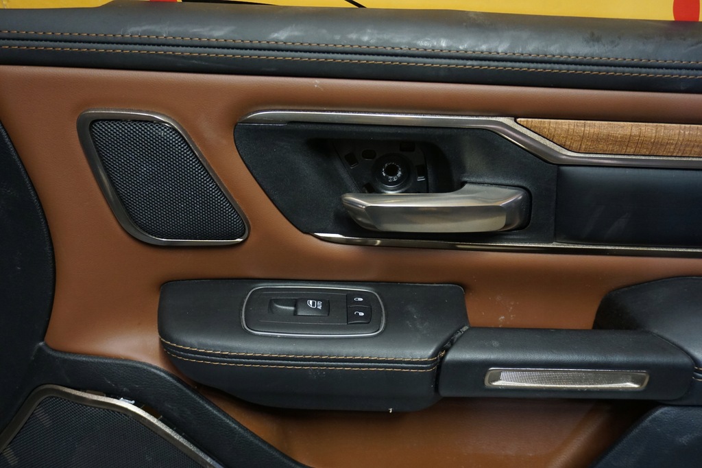 фото №6, Dodge ram 1500 limited 2019 - 2021 обшивка двері оббивка правий перед usa