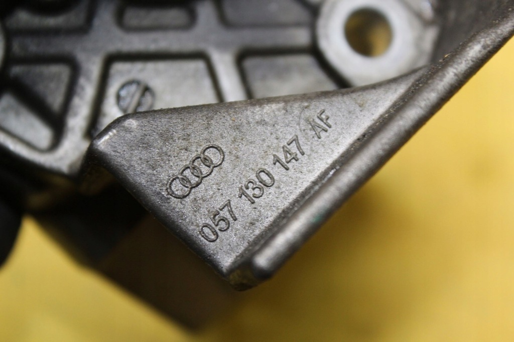 фото №7, Кронштейн насоса впрыска 057130147af cayenne 4.2tdi