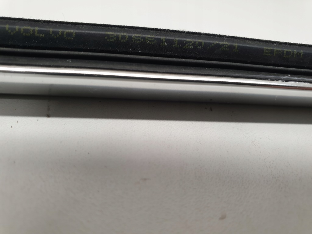 фото №5, Volvo v70 молдинг уплотнитель стекло правая передняя