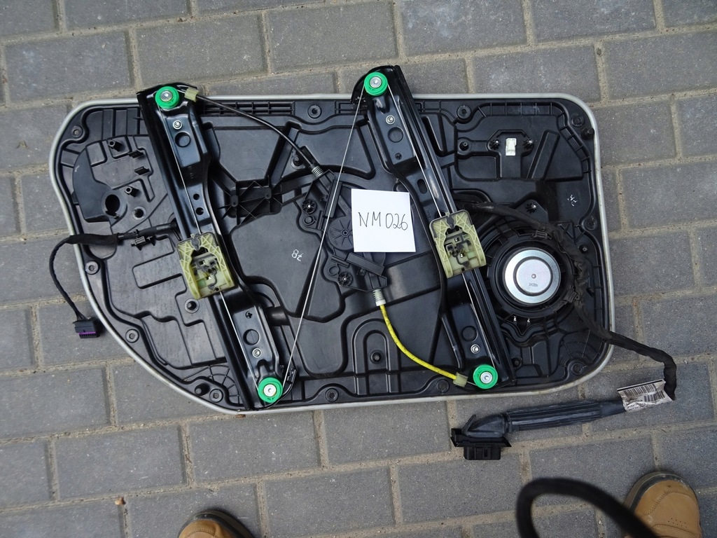 фото №1, Volvo v40 ii обшивка дверь левый задняя механизм плита