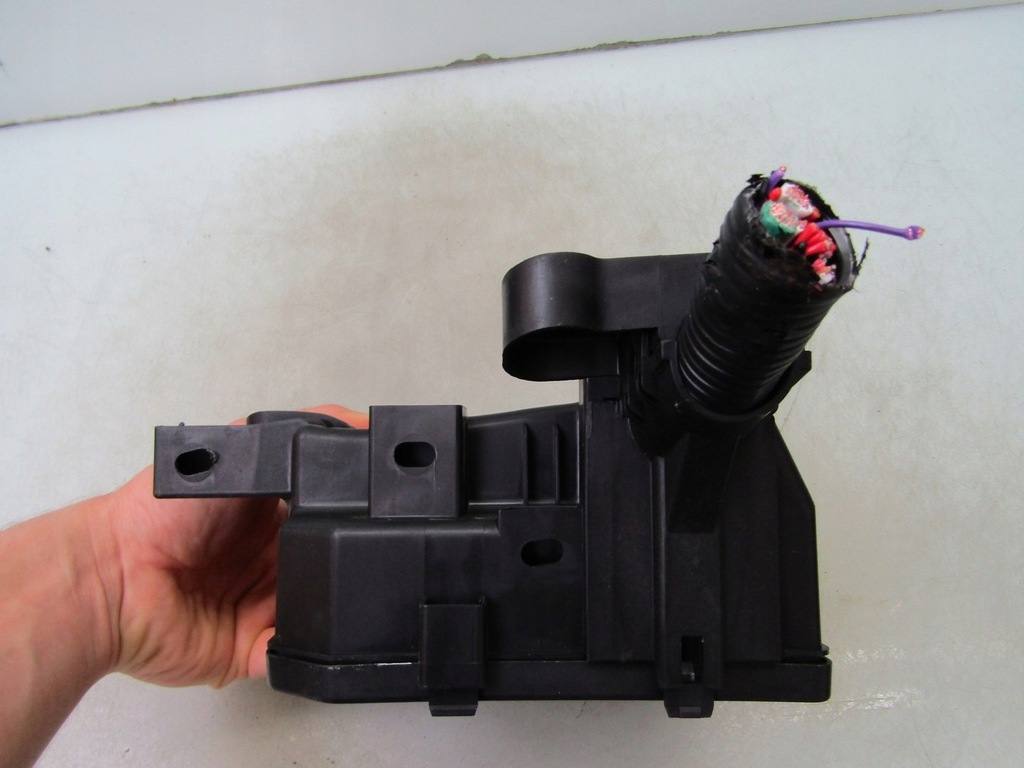 фото №7, Leaf ii ze1 21r коробка запобіжників корпус 284b75sa5d 5dtt11f00