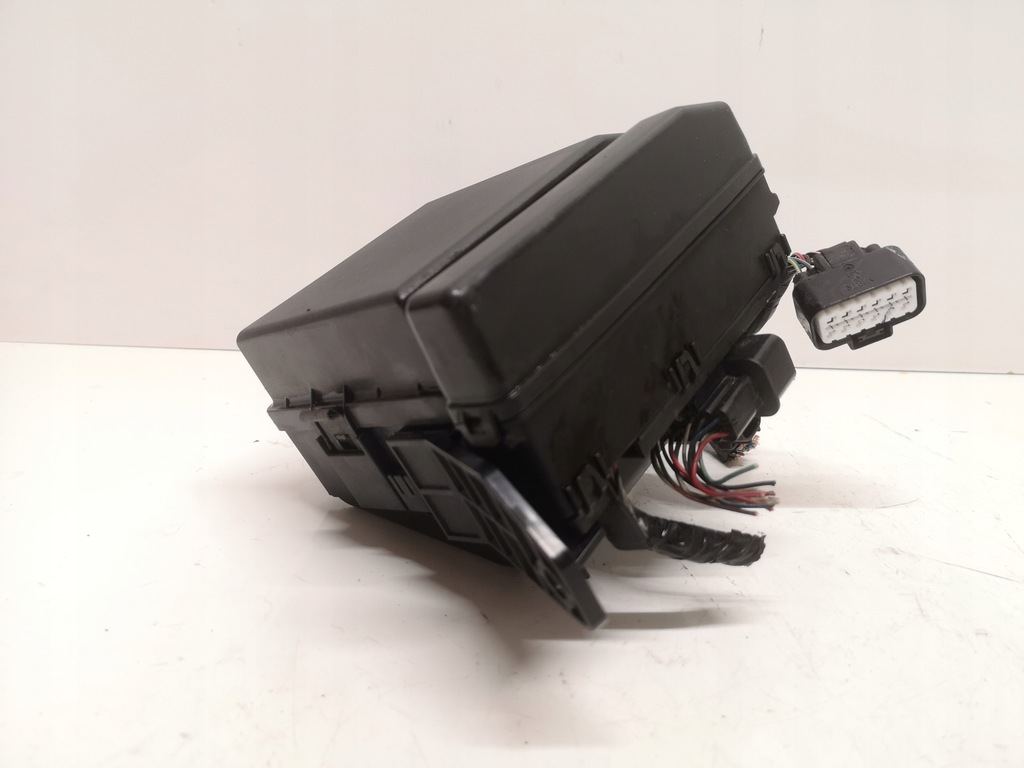 фото №8, Mitsubishi grandis 2.4 03- коробка предохранителей