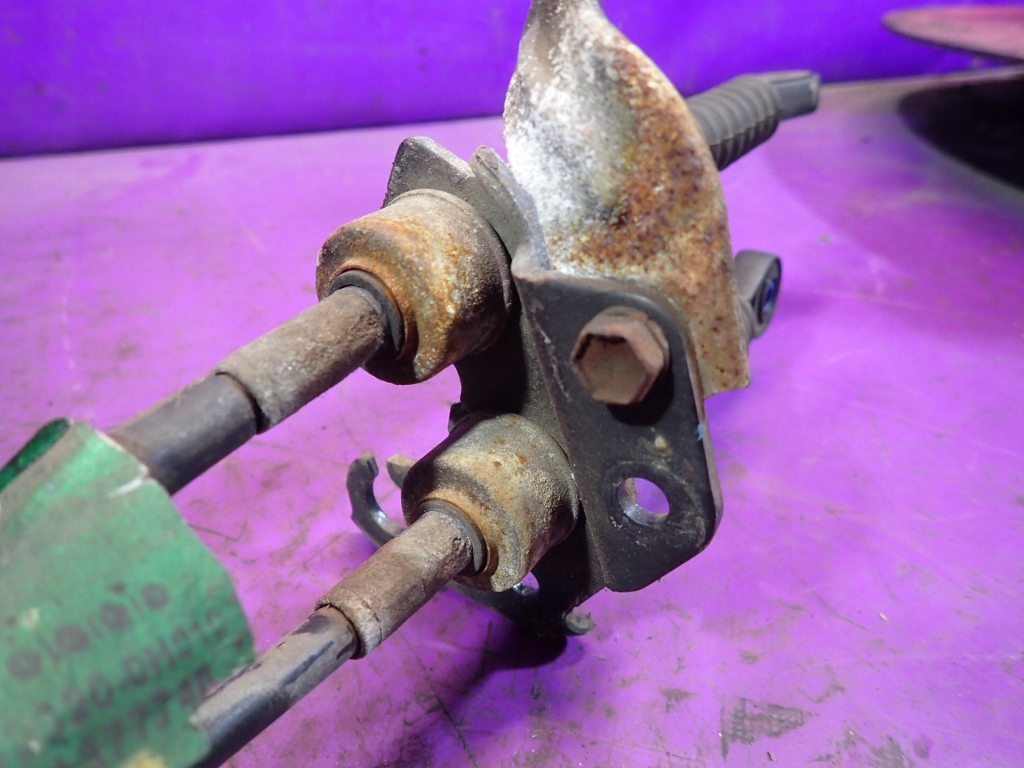 фото №9, Peugeot 107 1.0 домкрат перемикання передач вибірник троси 335300h010