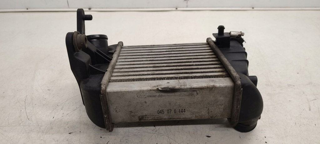 Купить Интеркулер правый audi a4 b7 2,7 tdi