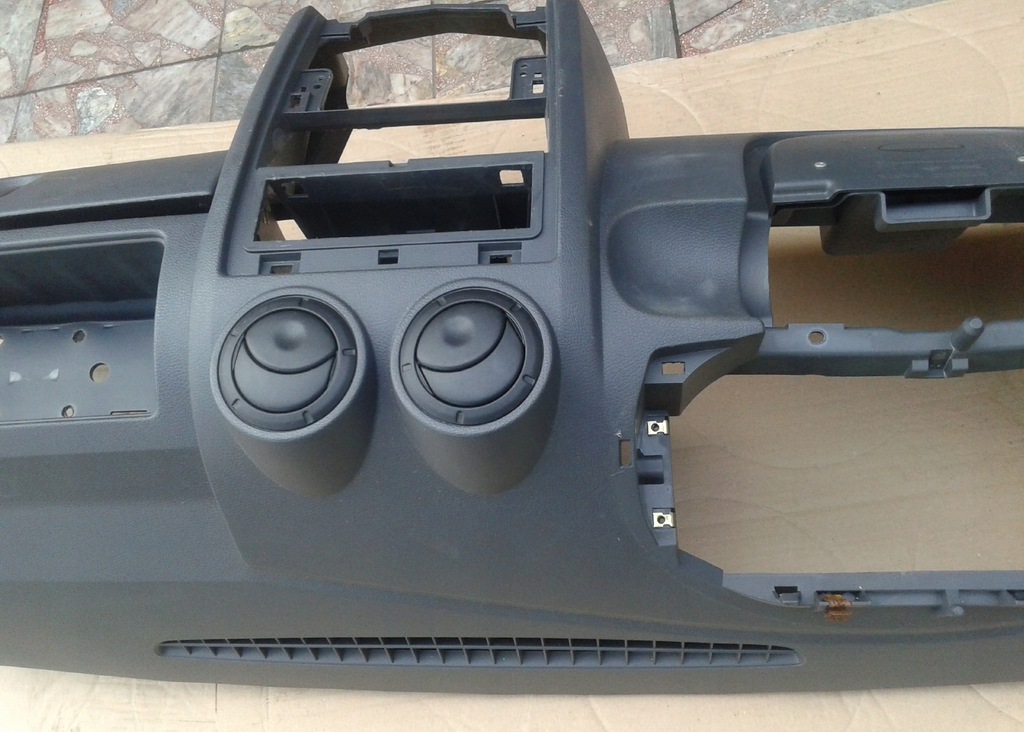 фото №11, Панель приладів приладова консоль бардачок dacia logan i 04-12 8200213822