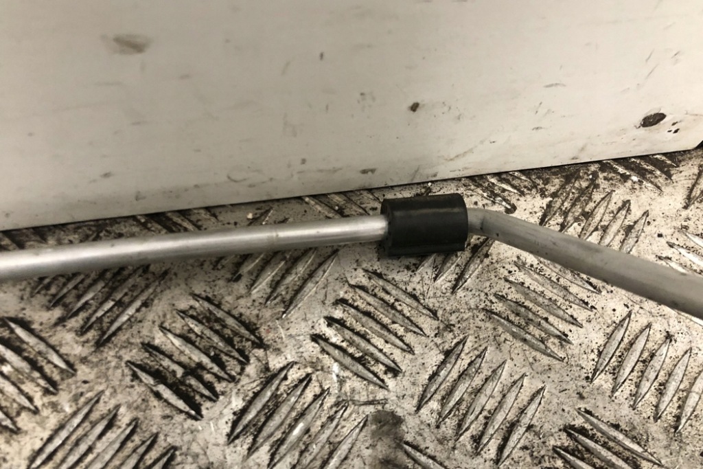 фото №7, Трубки кондиціонера bmw 3 f30, f80 9181464 2.0l бензиновий 180kw 2011