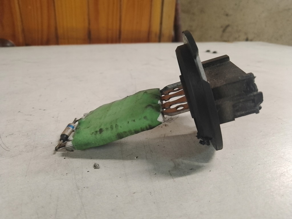 фото №1, Резистор резистор вентилятор peugeot 5008 i