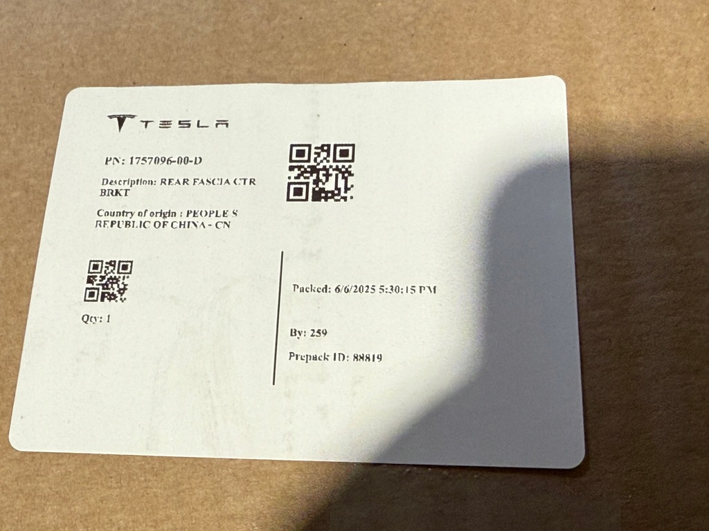 фото №7, Tesla 3 hl 24+ напрямна кронштейн задній центральний 1757096-00-d новий