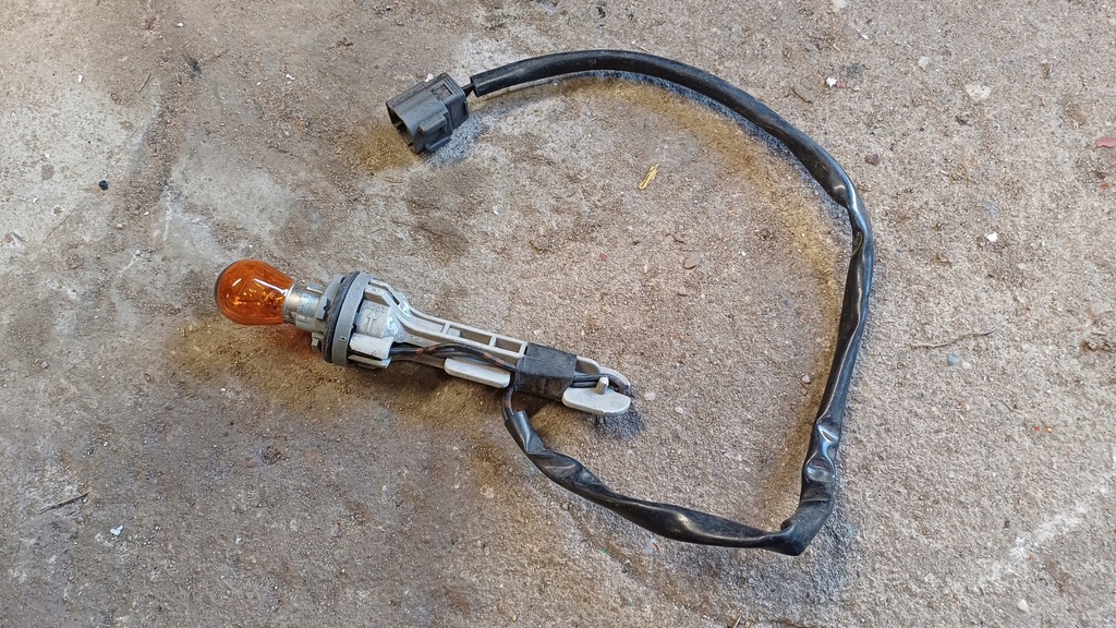 фото №1, Mazda 5 05-10 цоколь лампочка лампы