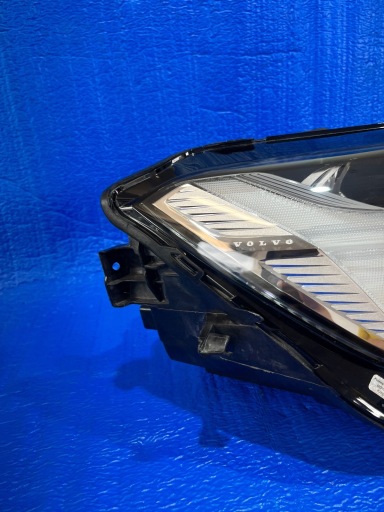Volvo xc60 2 рестайлинг  фара правый  перед full led 32404710 европа Киев