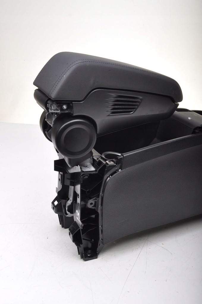 фото №11, Bmw i3 i01 туннель средний подлокотник