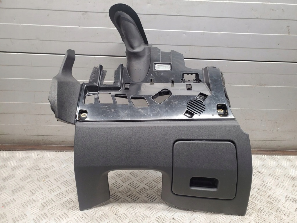 фото №6, Audi q8 2021 перед сторона ліва element панелі приладової панелі / dół