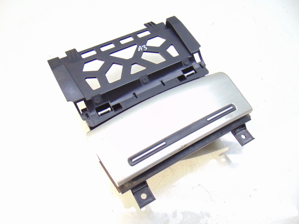 Попільничка перед + drewno audi a3 8p0857951 в Україні