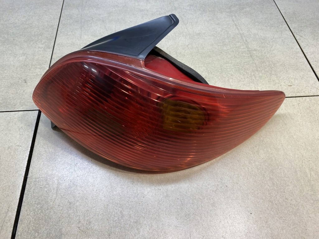 фото №1, Лампа правый задняя peugeot 206 fl hb