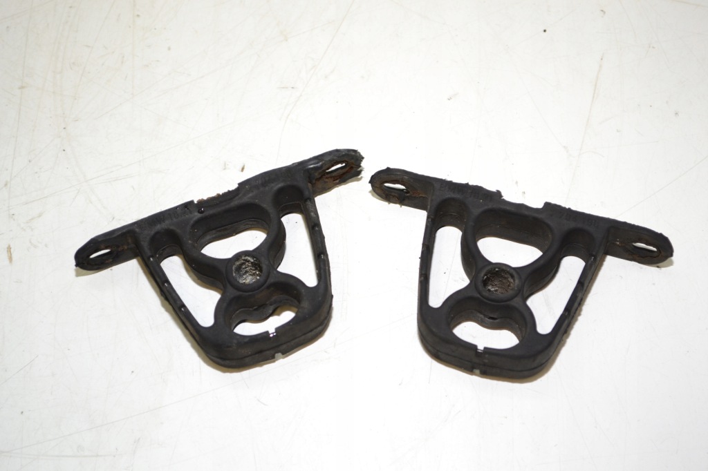 фото №5, Bmw e38 кронштейн выхлоп глушителя резиновый элемент кронштейн 1704198