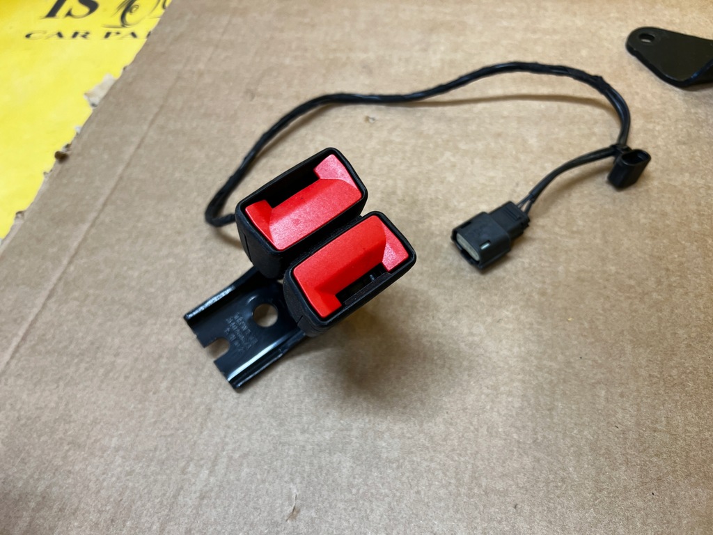 фото №1, Клипса ремней сиденье задняя ford fiesta mk8