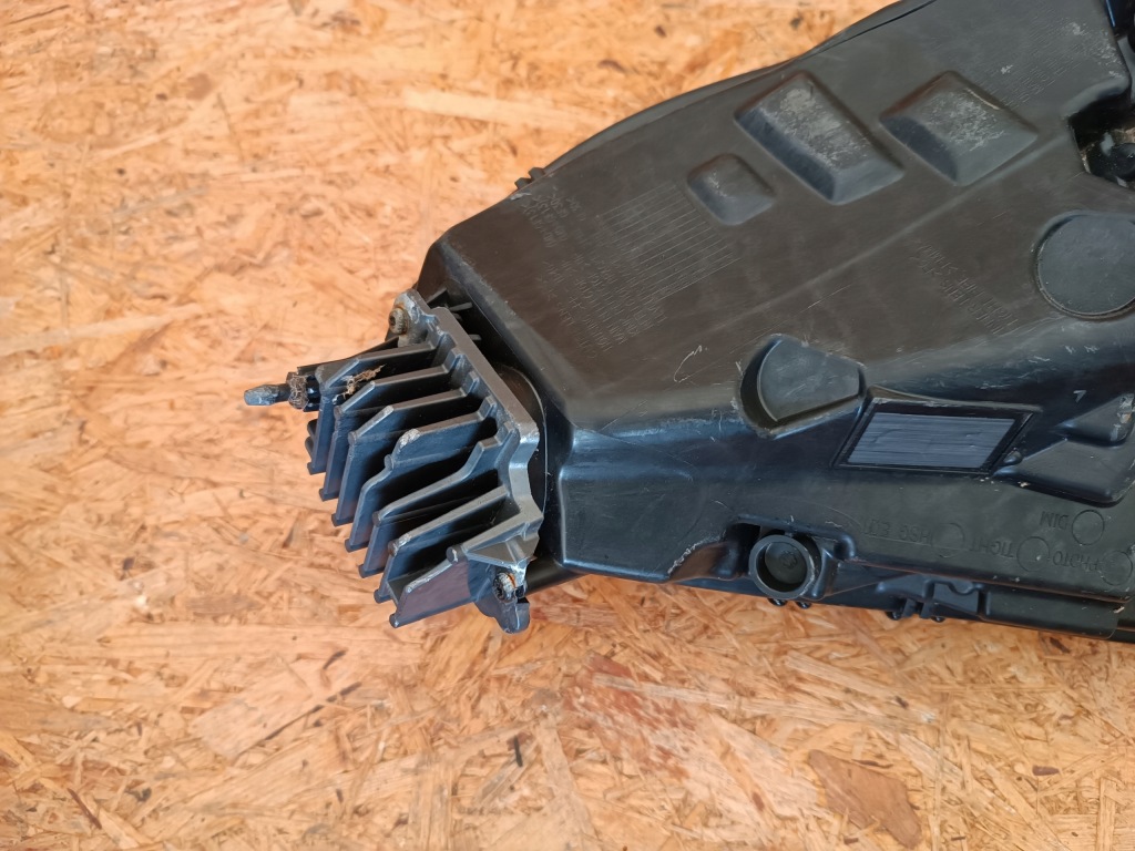 Фара праві перед 1077376-50-b tesla model 3 led Київ