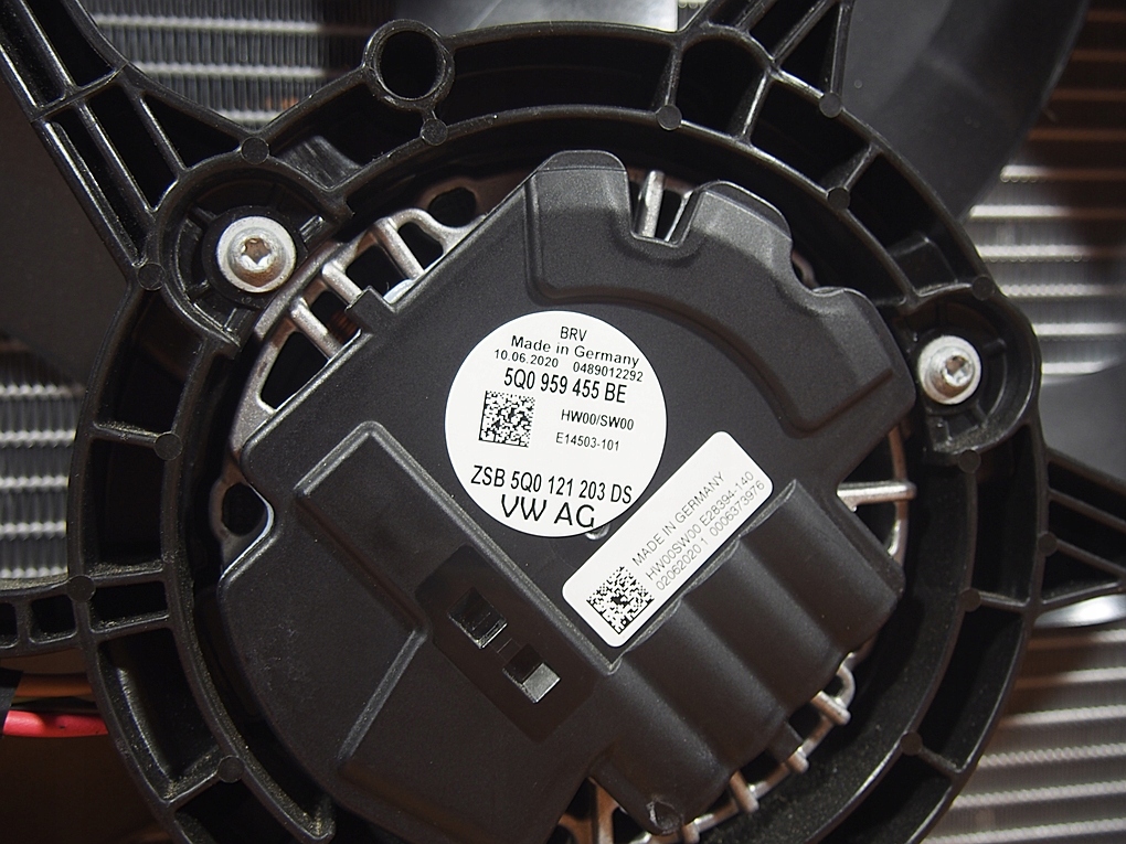 Audi q2 81a 32km 30 tfsi ремінь передній радіатор балка вентилятори 81a805594a Доставка