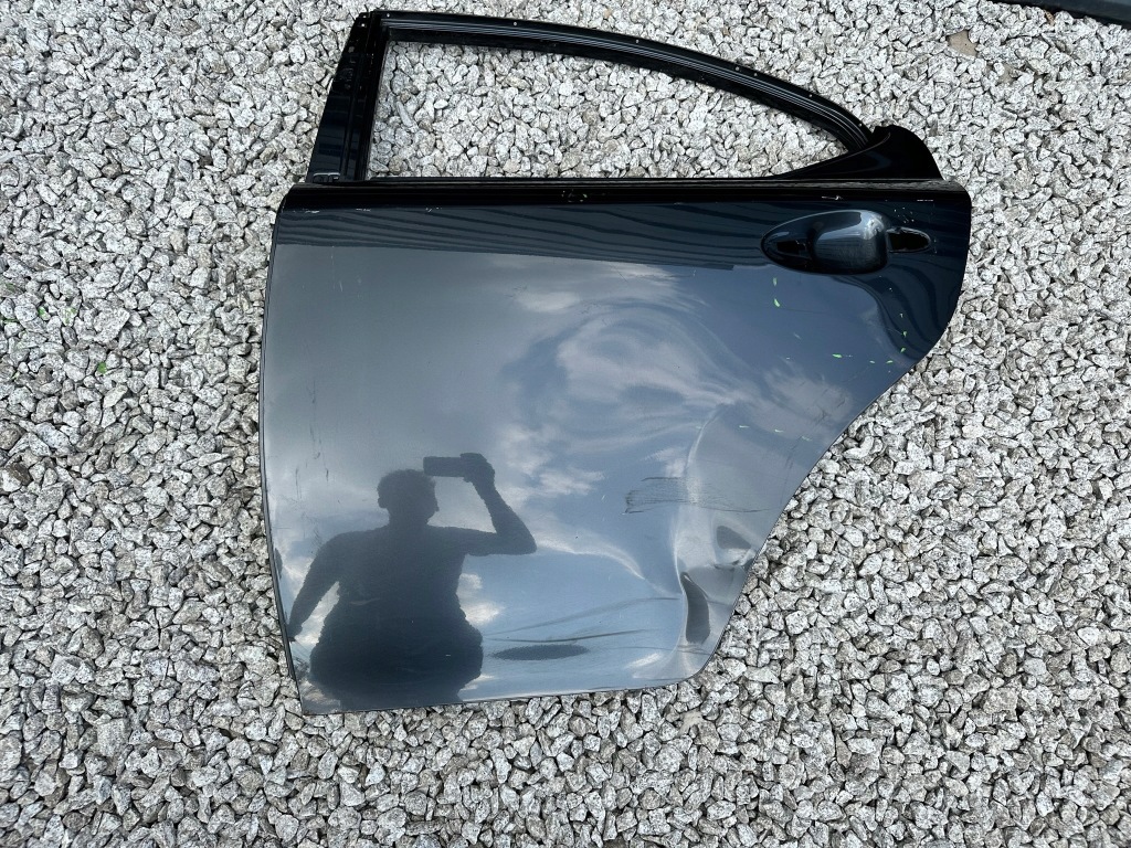 Lexus is 2 2 05-13r дверь левое  задняя левое задняя Цена