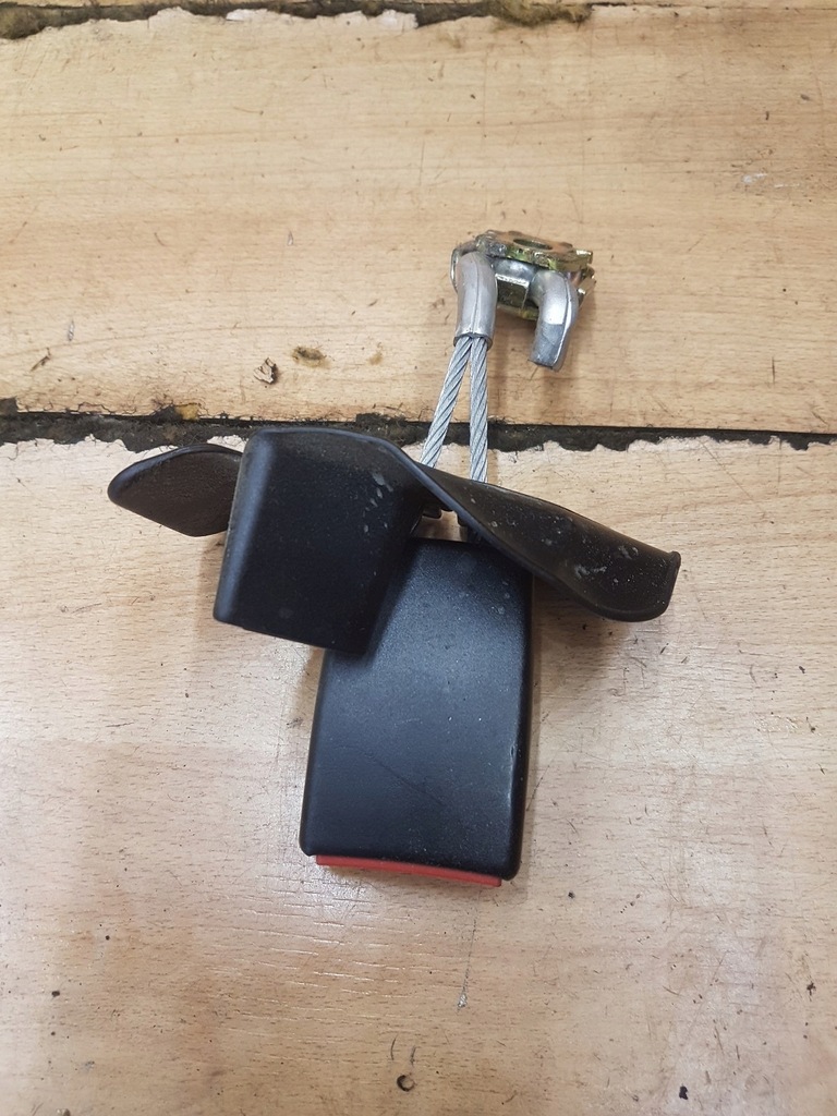 фото №1, Кліпса замок поперечина задня сидіння audi a4 b6