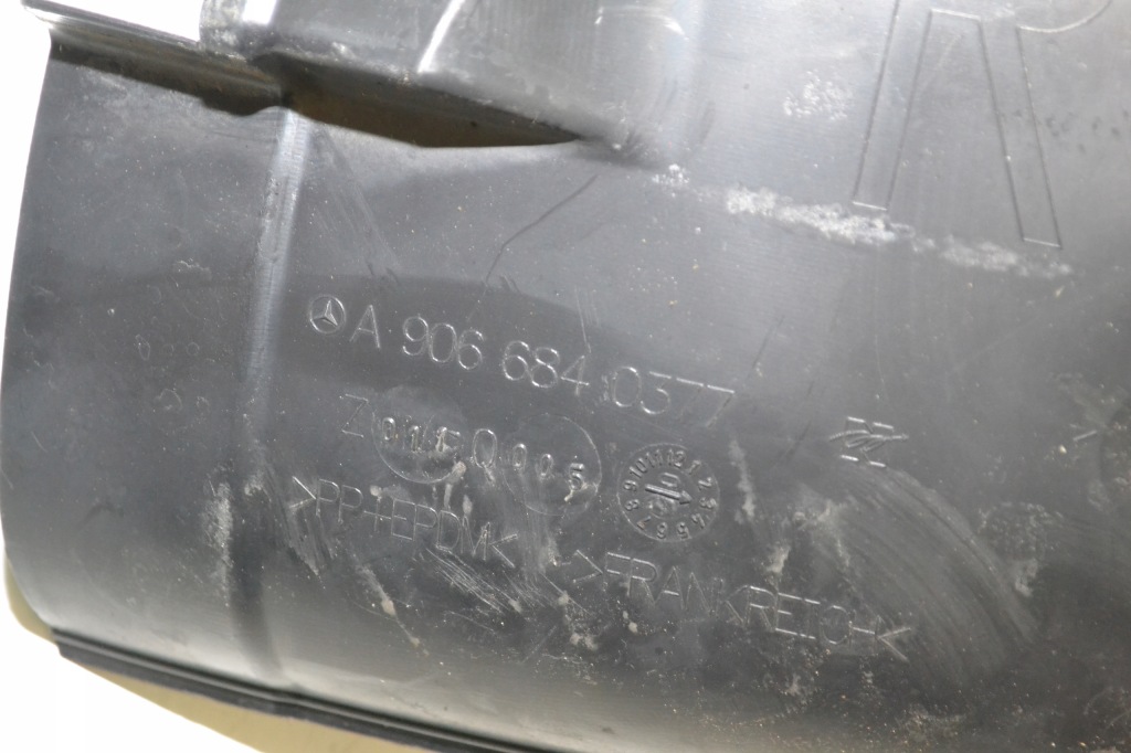 Подкрылок правое перед передние оригинальные a9066840377 vw crafter sprinter 906 Киев