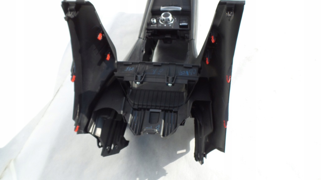 фото №12, Туннель средний подлокотник mazda 3 iii 2018 gmj666cm0a панель средний