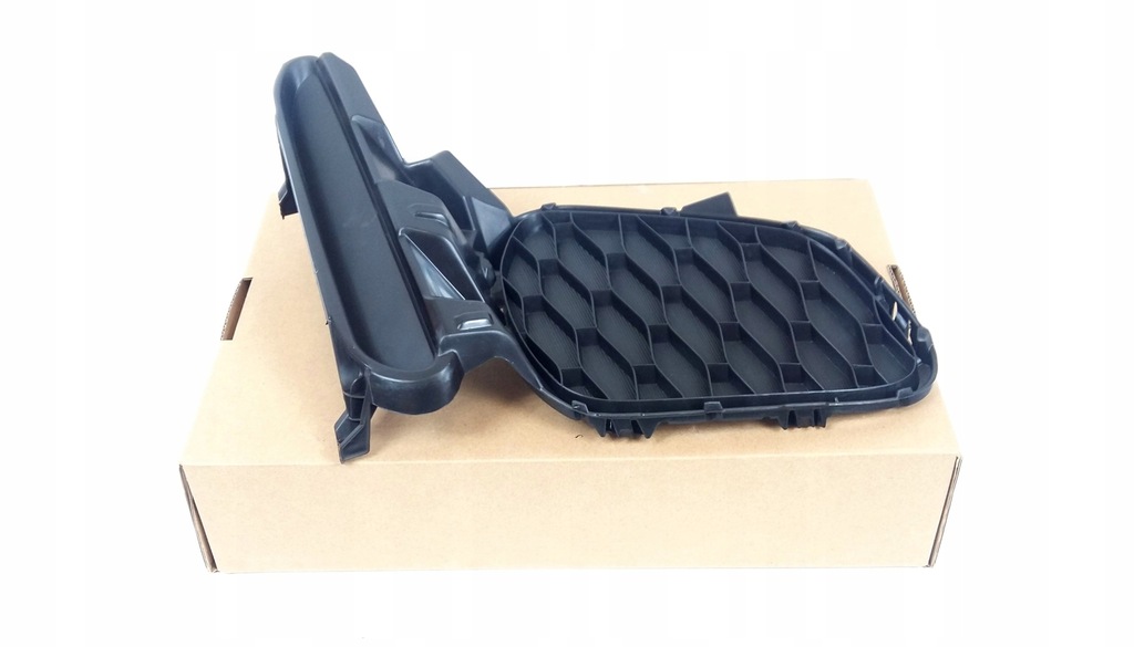 фото №1, Решётка радиатора бампера mazda 3 2011-2013r перед левая now