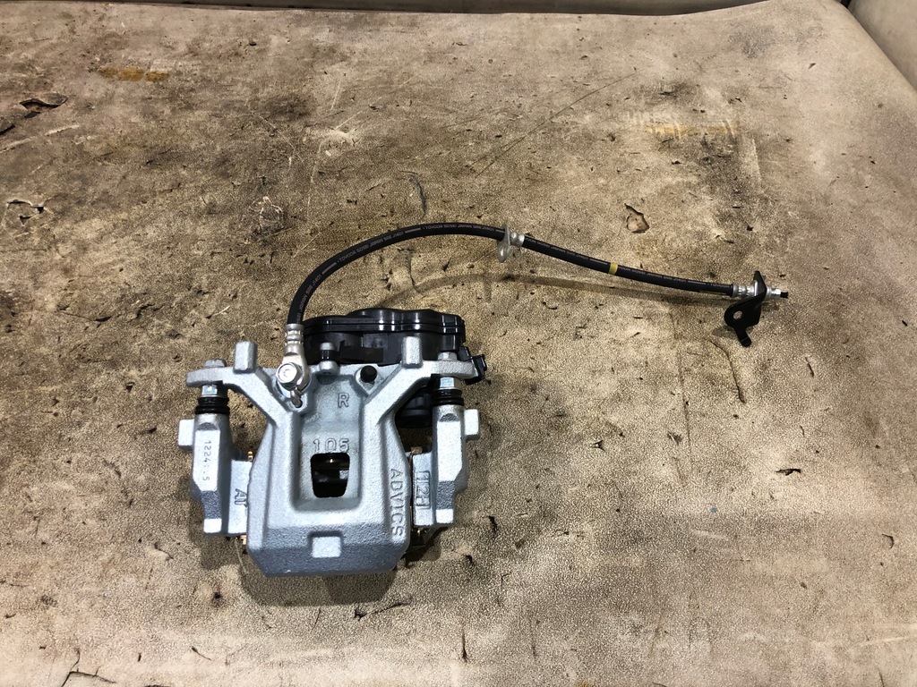 фото №1, Lexus es 300h 2020 суппорт тормозной правый задняя