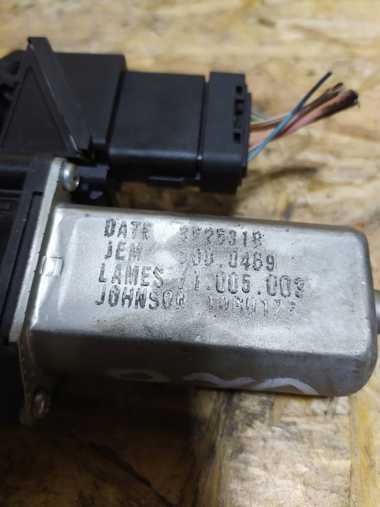 Моторчик стекло правый задний  fiat croma ii 07r универсал 1060175 Цена