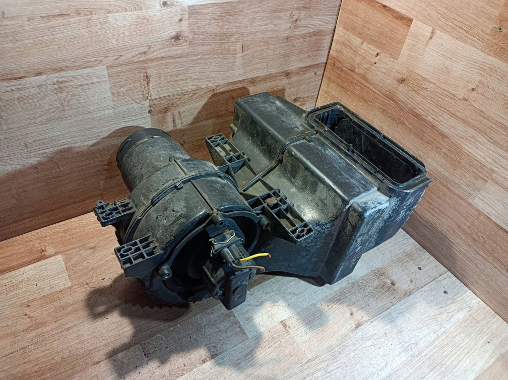 Корпус вентилятор volkswagen transporter t4 701819024c Киев