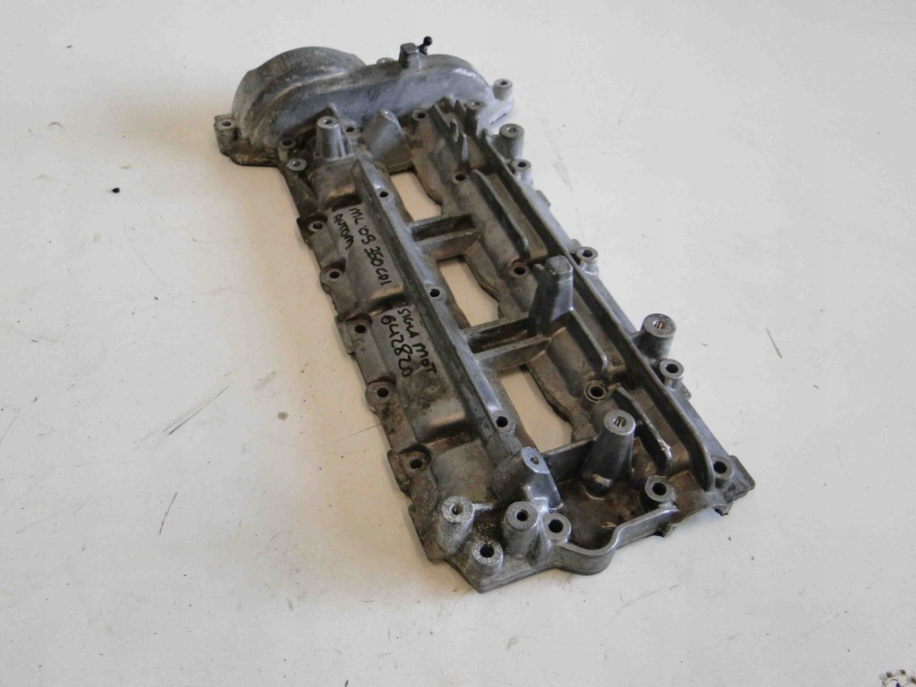 фото №10, Mercedes c219 крышка клапанов wahaczowych левая a6420101230 cls320 cdi 2007