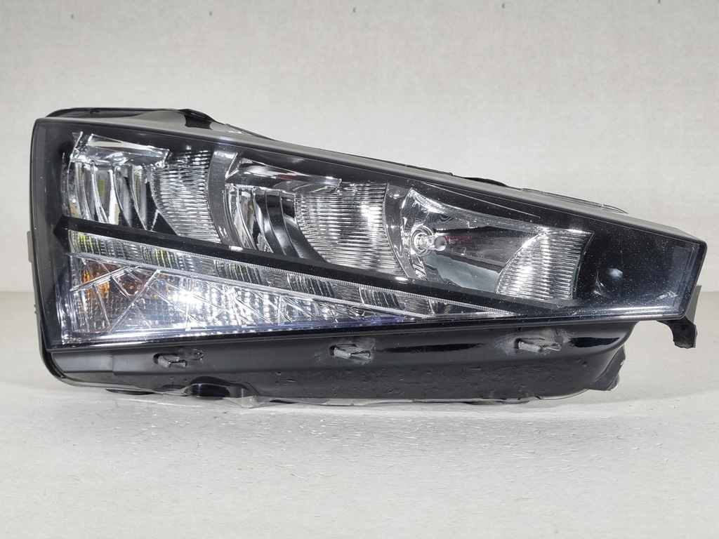 фото №1, Skoda scala 657 full led лампа права перед eu ідеальний стан