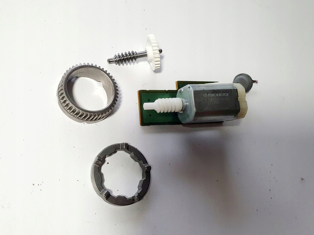 фото №5, Моторчик складывания зеркало правый mazda 3 bm 13-17r 6 gj 12-16r