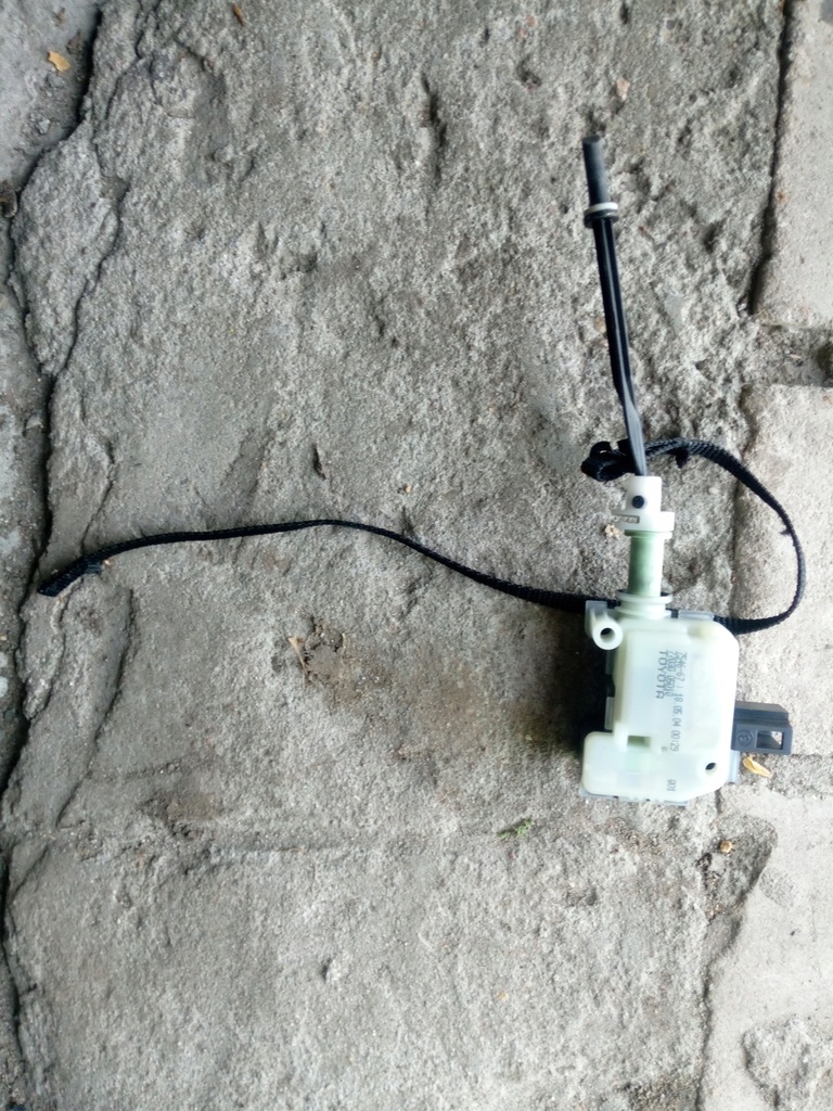 фото №1, Toyota avensis t25 замок привід заливної кришка пального