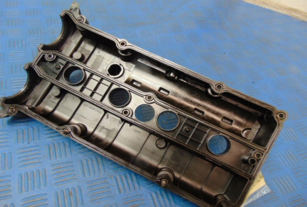 фото №5, Ford fiesta mk6 кришка клапанів pa66gf25m15