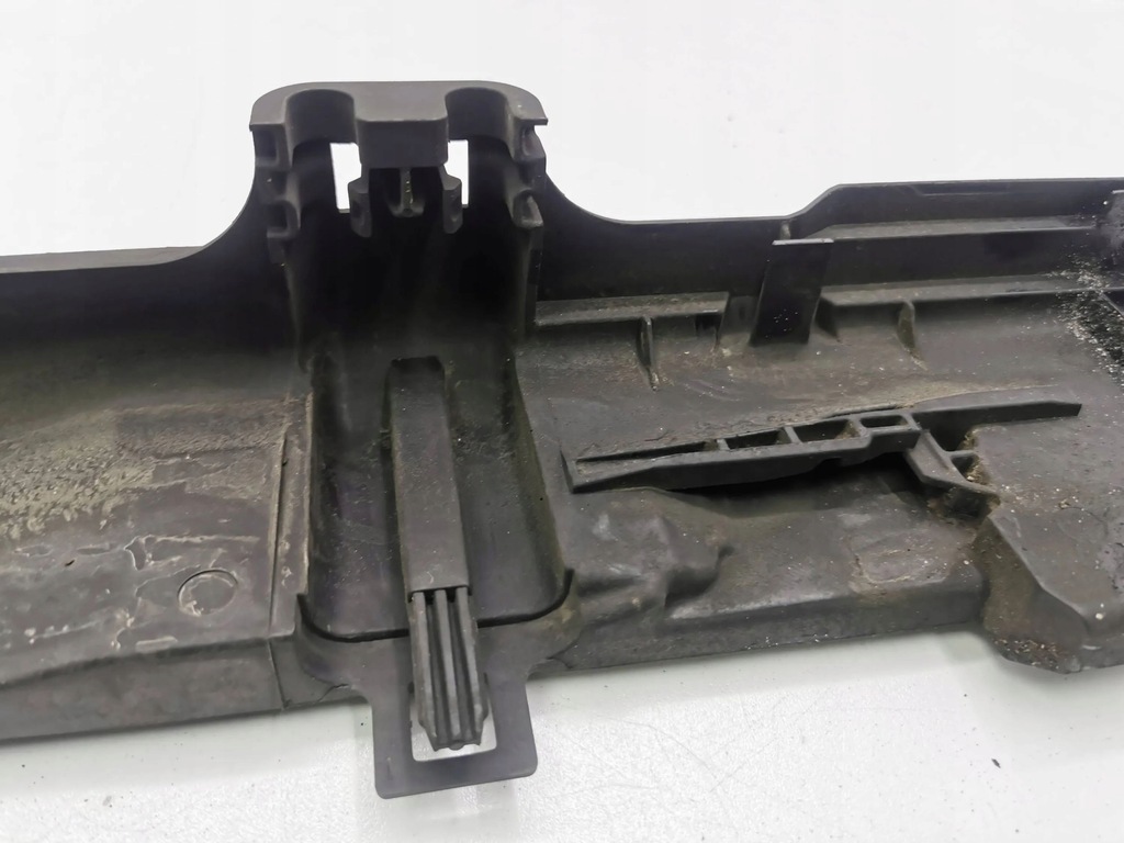 фото №9, Bmw 1 e81 e87 2007 левая сторона кронштейн / кронштейн радиатора