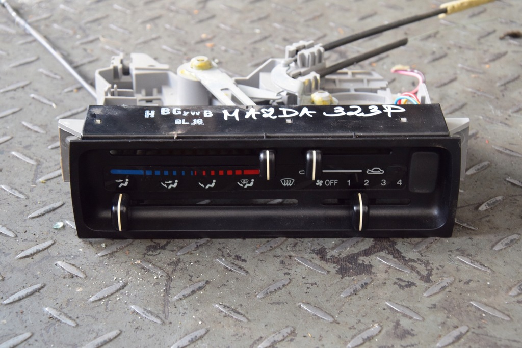 фото №1, Панель керування вентиляція mazda 323p