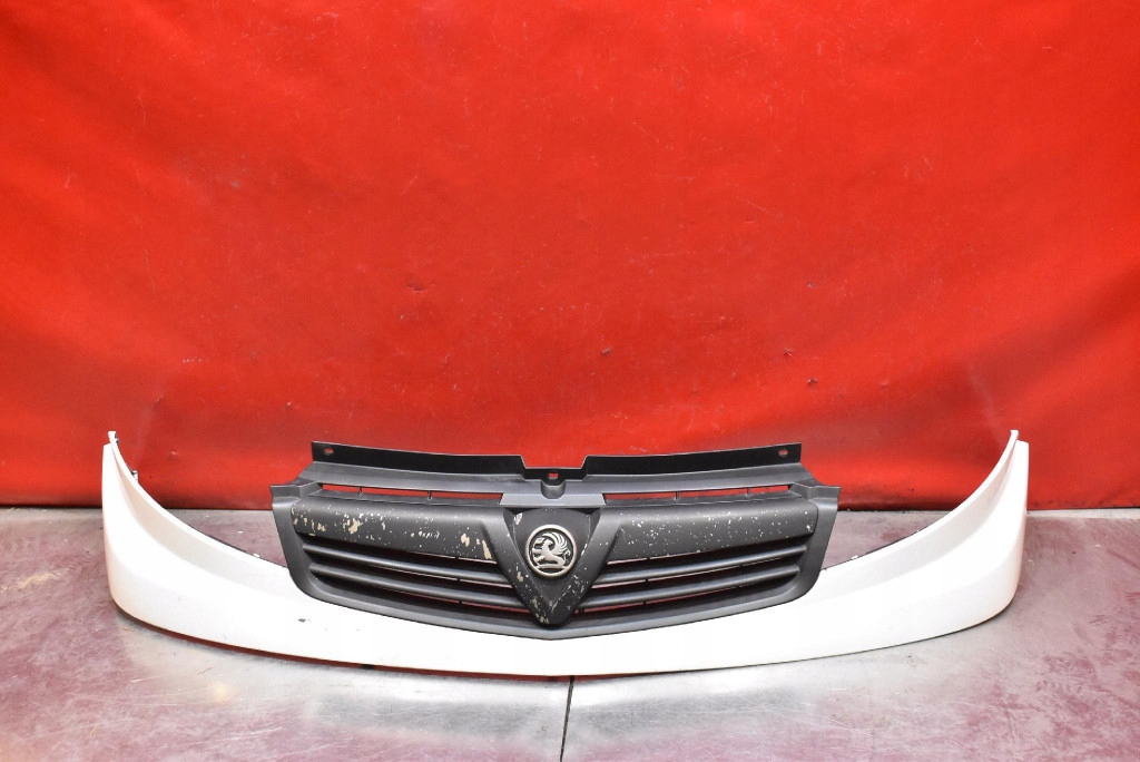 фото №1, Решітка радіатора решітка радіатора білий 93856149 opel vivaro a lift 01-14