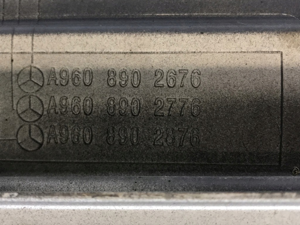 фото №9, Дверцята кришка багажника ліва бардачок кабіни mercedes actros mp4 a9608902376