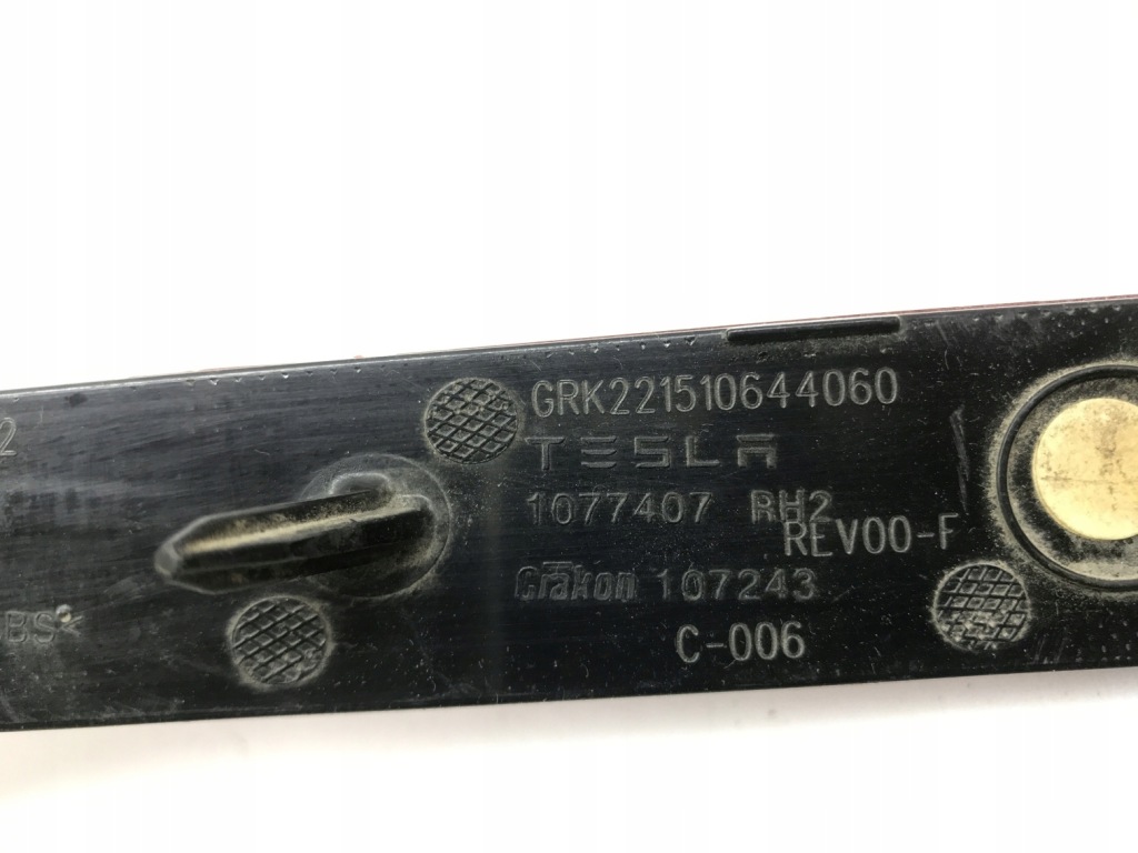 Купить Tesla 3 отражатель бампера правый задняя 1077407-00-f