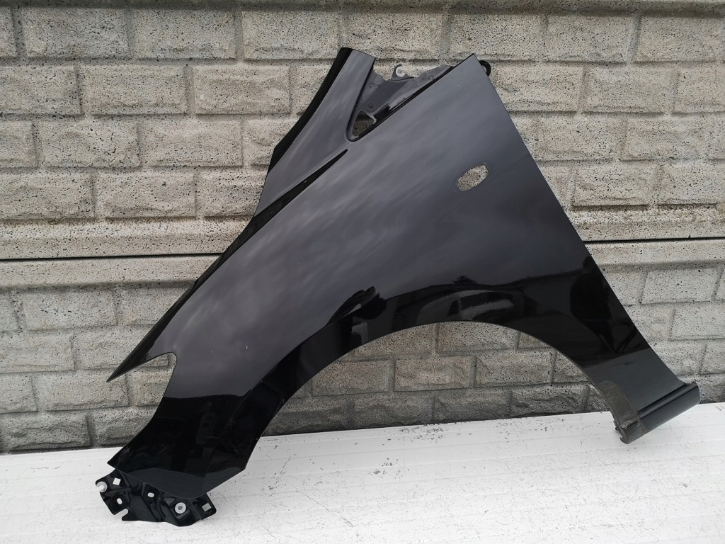 Купить Mazda 5 v 2005 - 2010 крыло  левое  передний оригинал